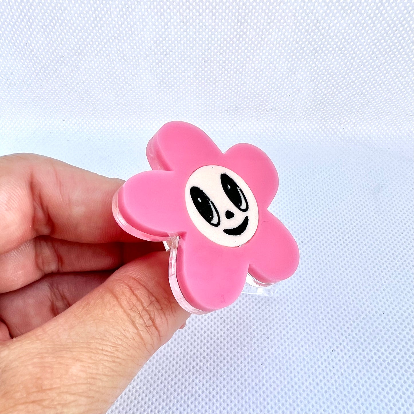 "KG" FLOWER STRAW CHARM
