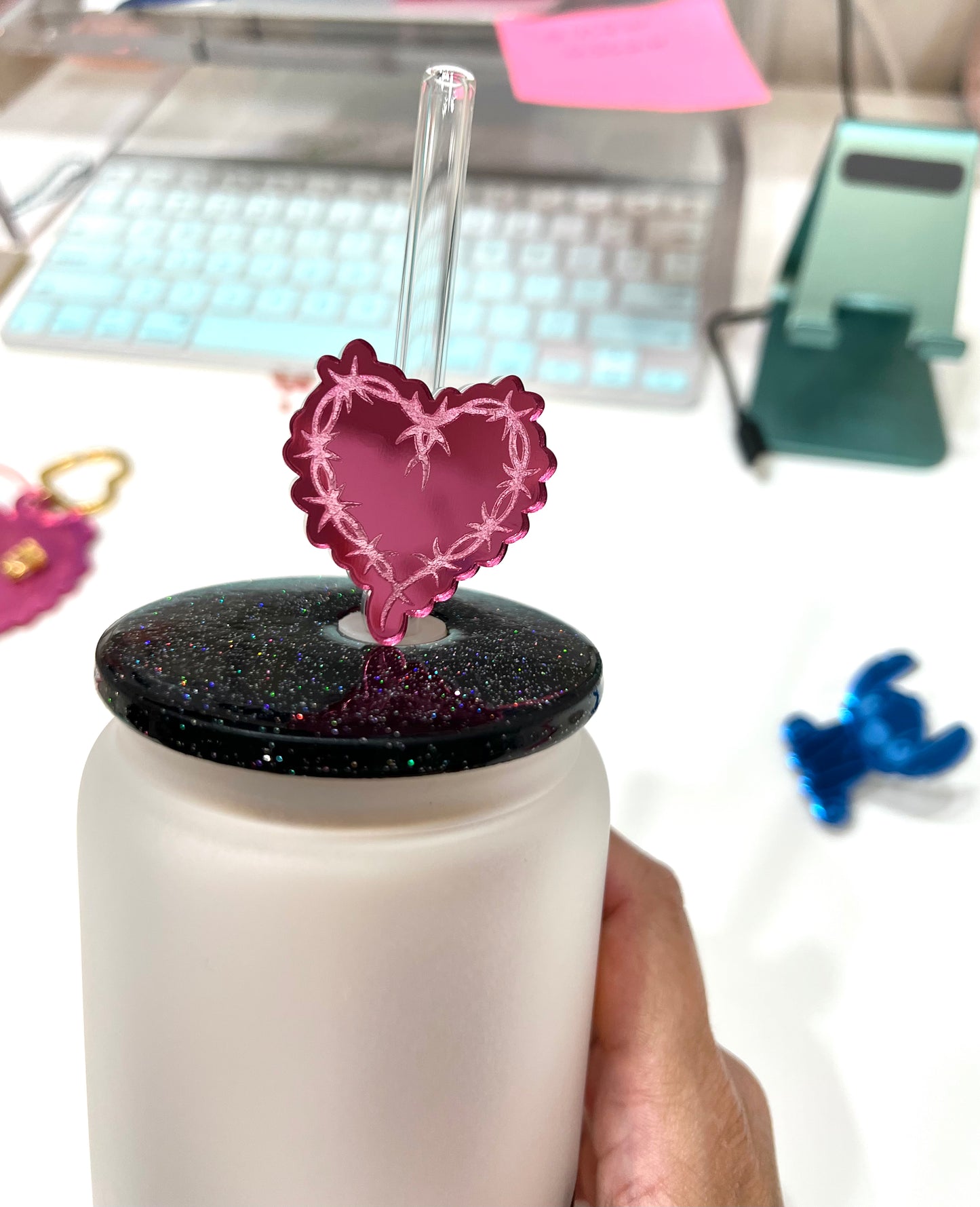 "KG" HEART STRAW CHARM